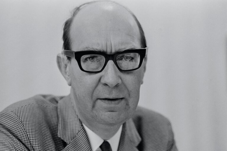 Philip Larkin: Dritare të Larta