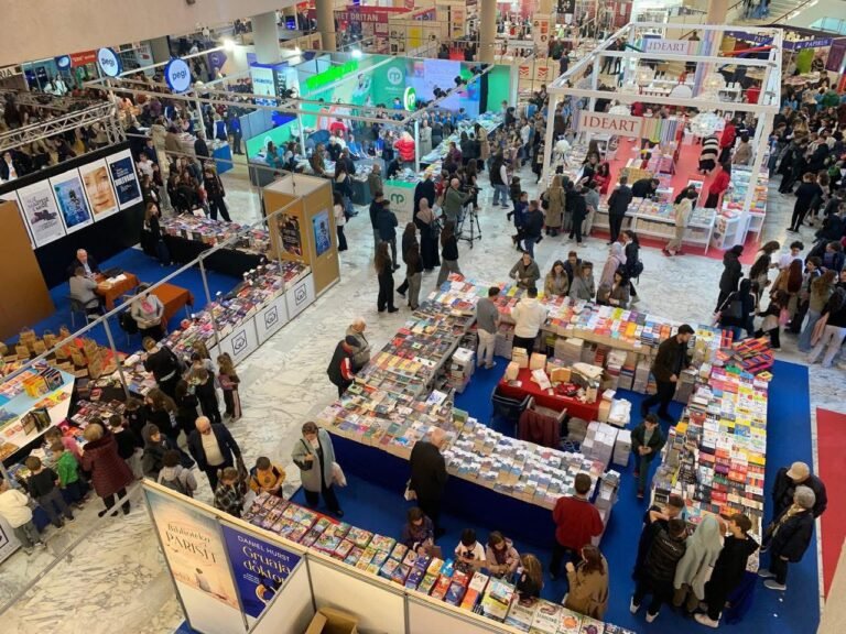 Bujar Hudhri: Përse jepen çmime në Panairin e Librit, kur Juria nuk paska kohë për t’i lexuar të gjithë librat?!