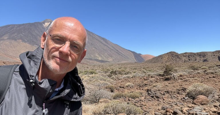 Bisedë me profesorin Wolfram Aichinger: Rrëfimtaria biografike, poetike dhe akademike