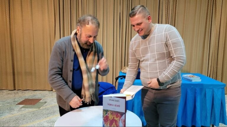 Rei F. Hodo: Përmasa e dhembjes te një “Dritë që ecën zbathur”