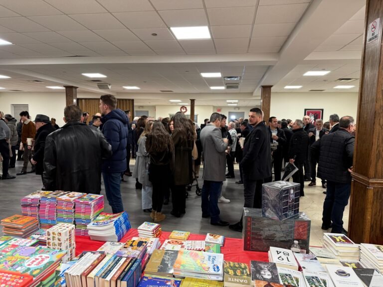 Mark Simoni: Panairet e librit si mesha të religjionit të letërsisë