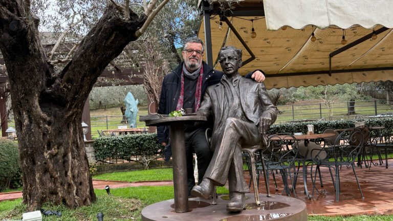 Bujar Hudhri: Fjalët që nuk i thashë dot në përurimin e Statujës së Kadaresë te “Juvenilja”