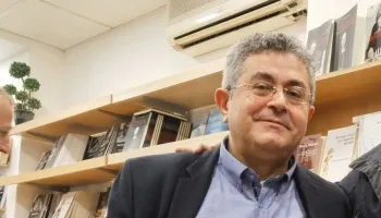 Nikos Vlahakis: Ode të shkurtra për pemët e shekujve (poezi)