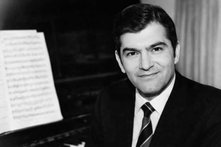 Ilir Çumani: Ferdinand Deda – magjistari i skenës që vallëzonte me instrumentet muzikore…