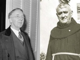 Atë Gjergj Fishta bisedon me ambasadorin amerikan në Tiranë, Hugh Gladney Grant