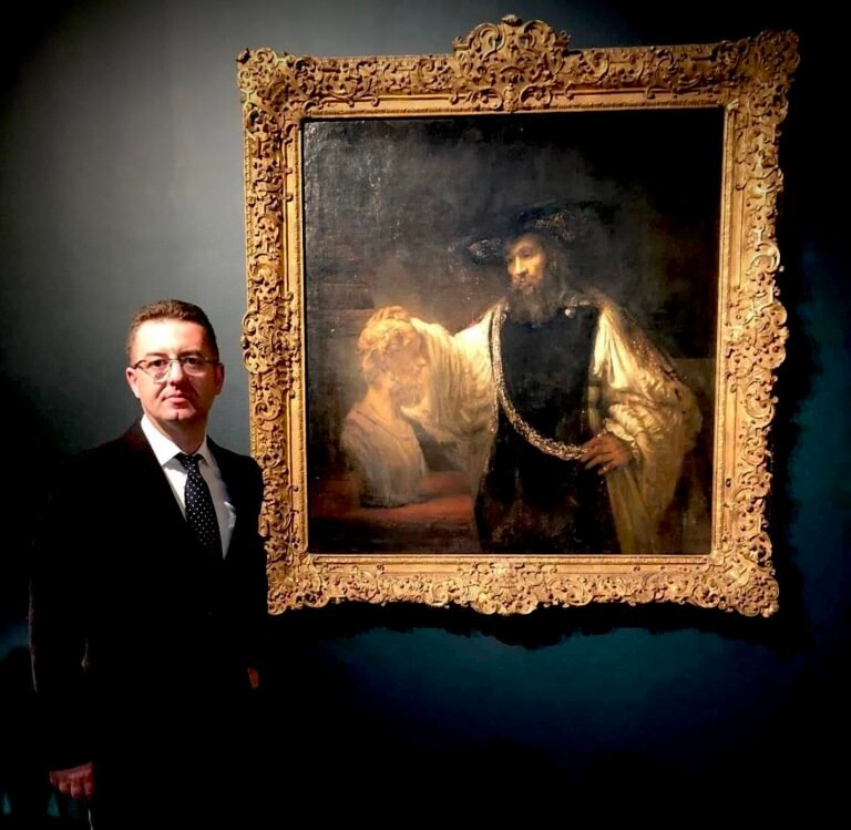 Dr. Bledar Kurti: Arti është politikë dhe politika është art