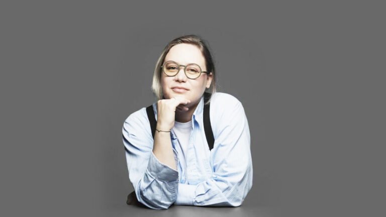 Rene Karabash, në veçanti, është një lexuese dhe studiuese e përkushtuar e veprave të Ismail Kadaresë