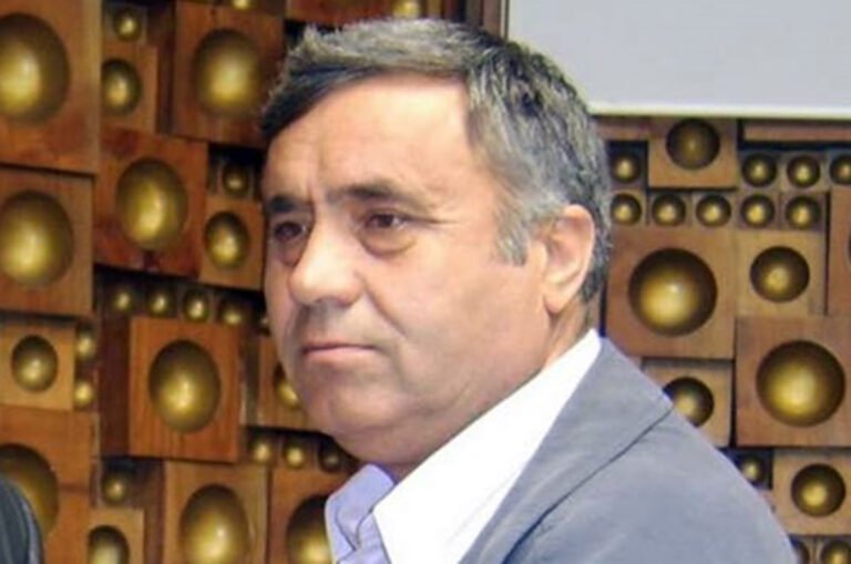 Mikel Gojani: Nën një copë qiell (tregim)